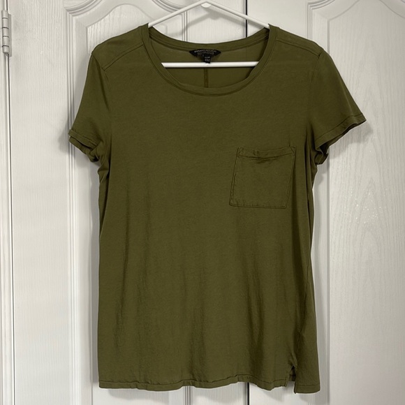 Banana Republic Tops - BANANA REPUBLIC light weight olive tshirt with pocket, sz med